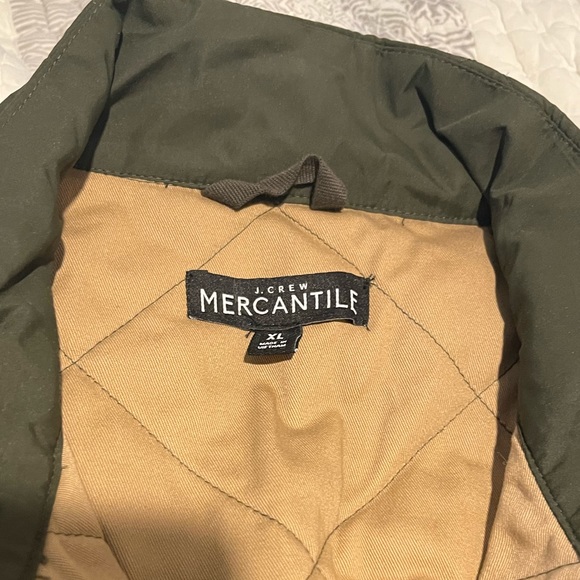 Men’s JCrew hunter green/tan lightweight vest - Picture 2 of 3